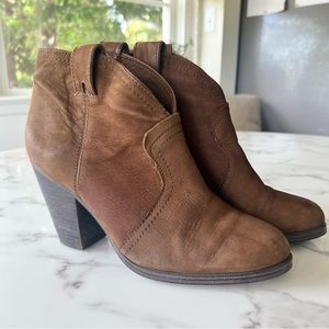 Vince Camuto ‘Hillsy’ Almond Toe Pull On Ankle Bootie Brown Size 9.5